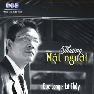 Title: Tan Yunlong dons a Tie: A Glimpse into the Life of a Legendary Singer