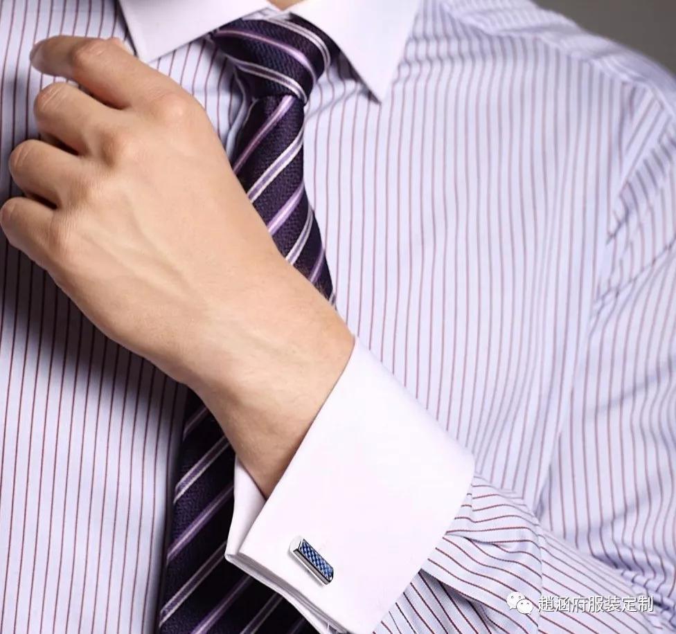 JK制服领带打法图解，A Step-by-Step Guide to Tie a JK Uniforms Bow Tie