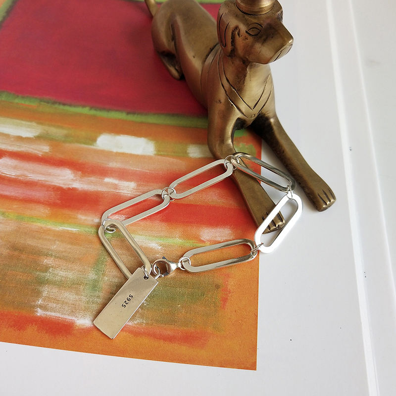 Title: Unlocking the Enigma: Unraveling the Art of Using Chain Style Tie Clips