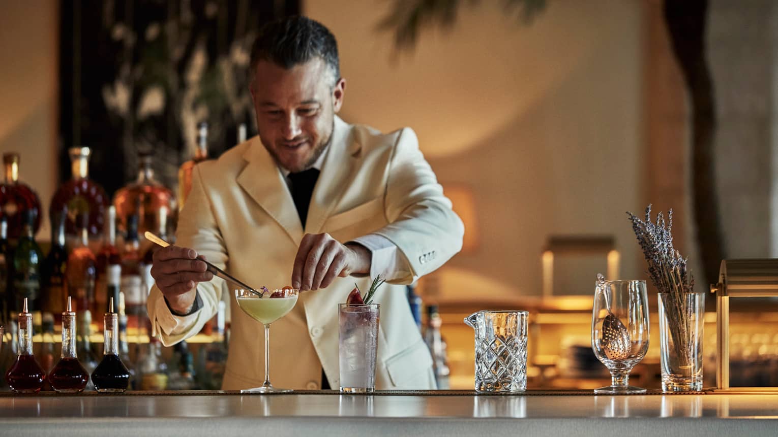 Title: Mastering the Art of Cocktails: A Visual Guide to Suitable Tie Styles for Bartenders