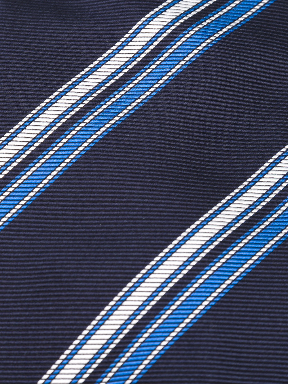 The Elegance of a Blue Striped Tie: Recommended Styles and Pictures