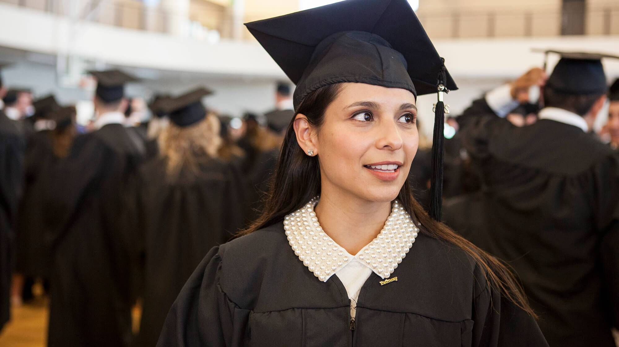 How to Choose a Graduation Tie for a Woman