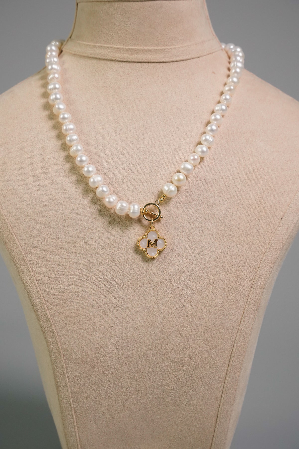 Title: The Unique Charm of a Pearl Necklace Tie