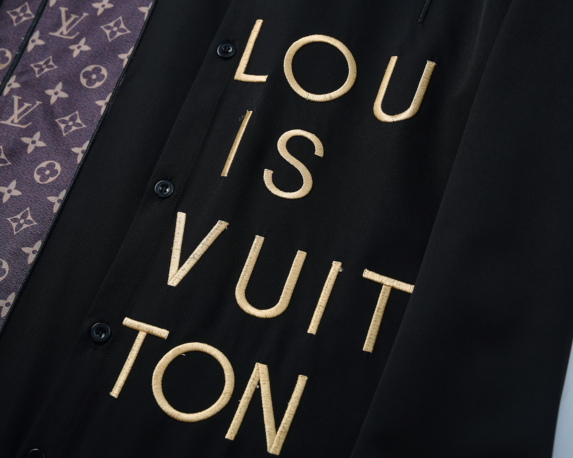 Title: The Magnificence of British Luxury Lv Brand: Unveiling the Leaders Tie