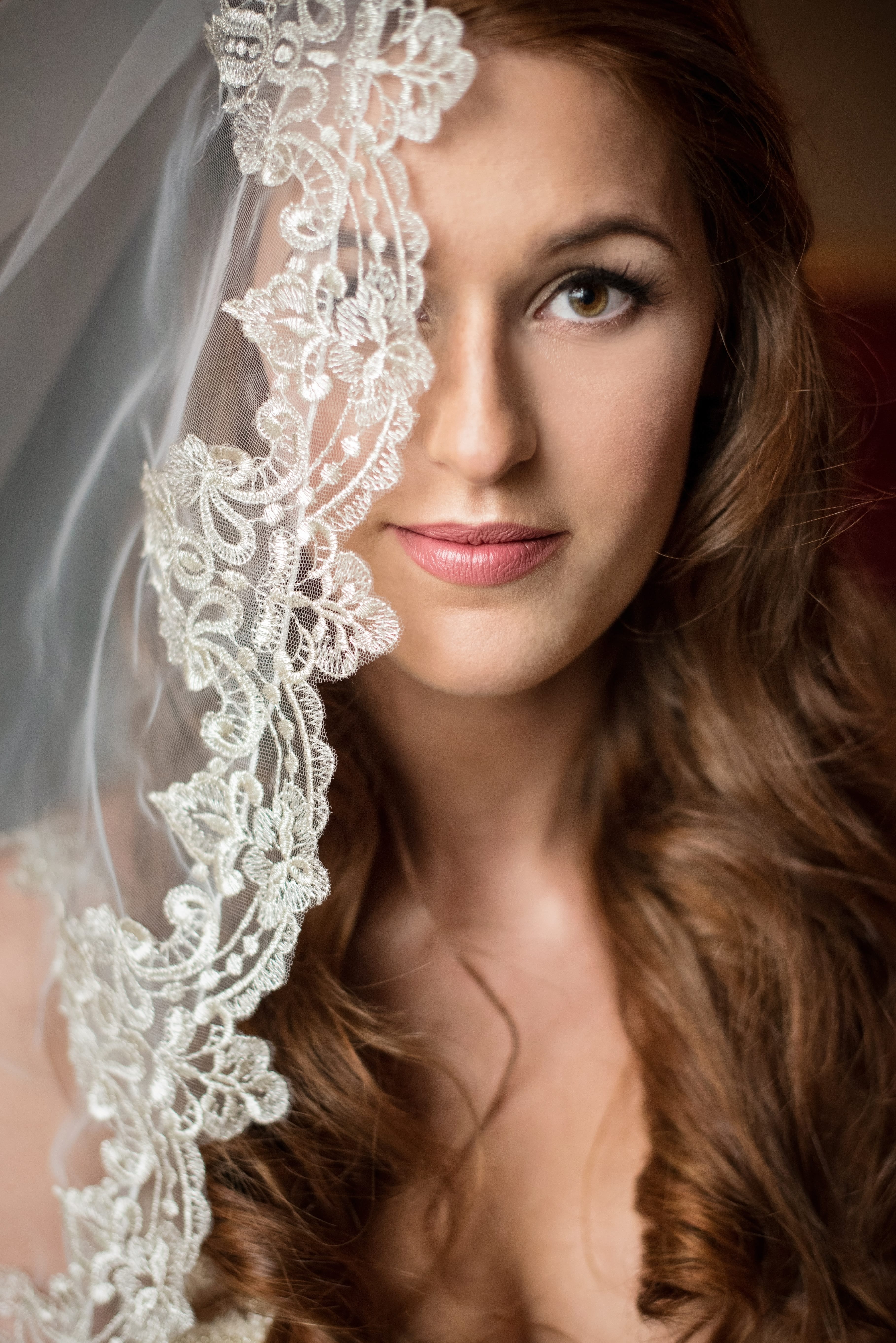 The Unique Charm of a Bride Wearing a Retro-style Tie