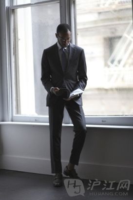 Deep Gray Suit and Tie Recommendations for Men