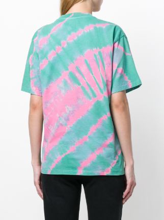 Title: The Unique Pattern of Tie-Dye T-Shirts