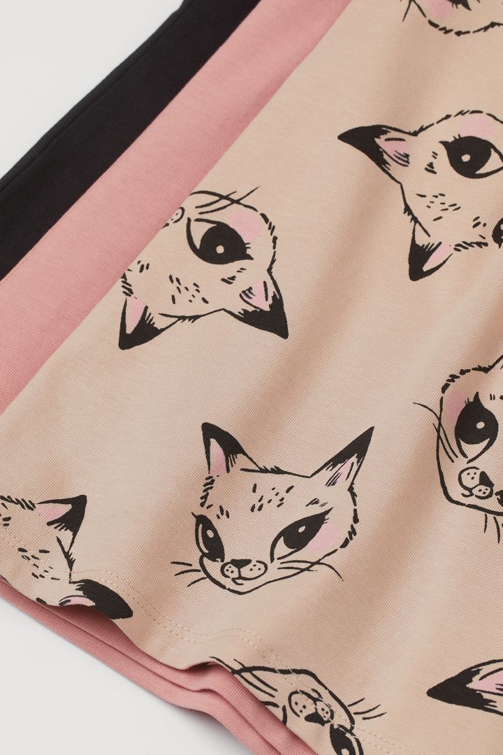 Title: Cat-Tie Brand: Affordable Fashion for Women