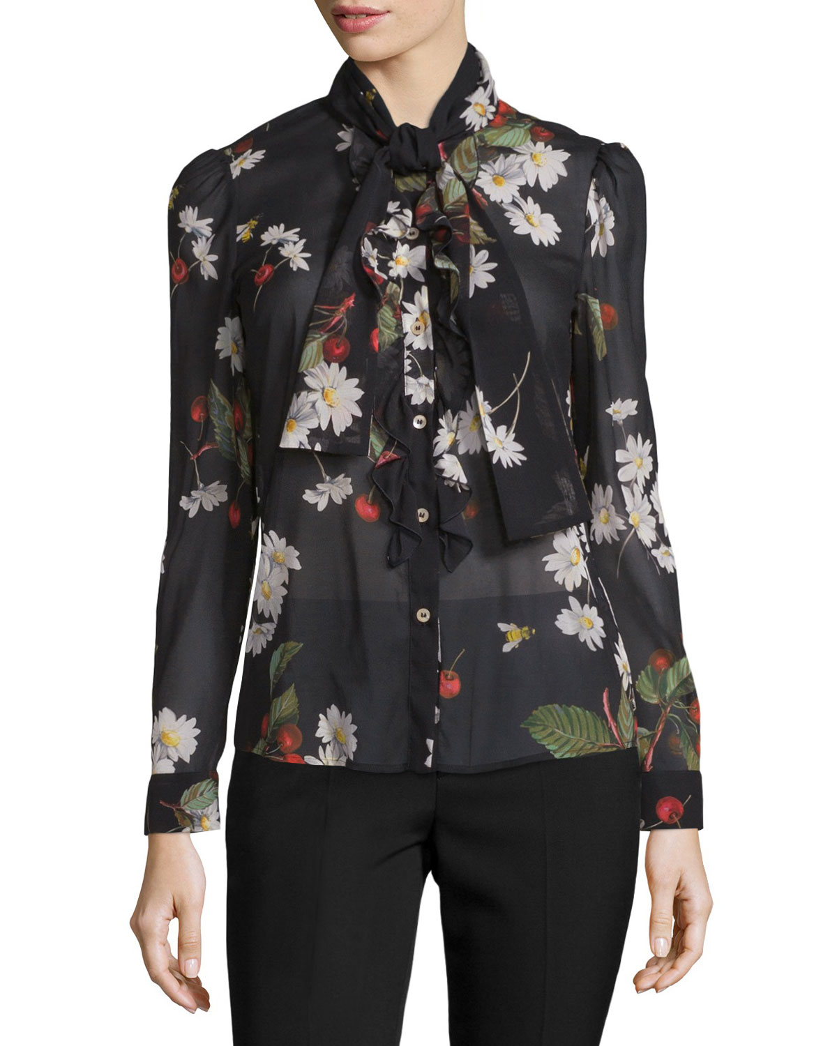 Title: The Elegance of Flower-patterned Western-style Clothing and Tie