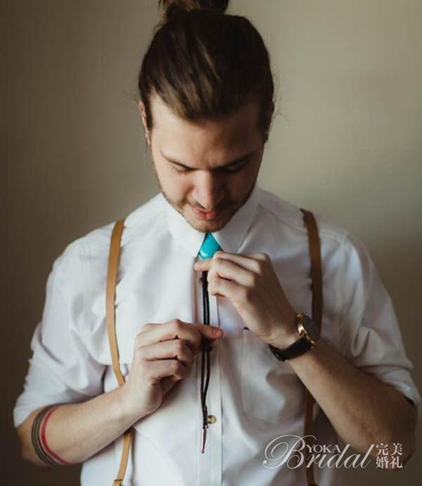 The wedding and the pink tie