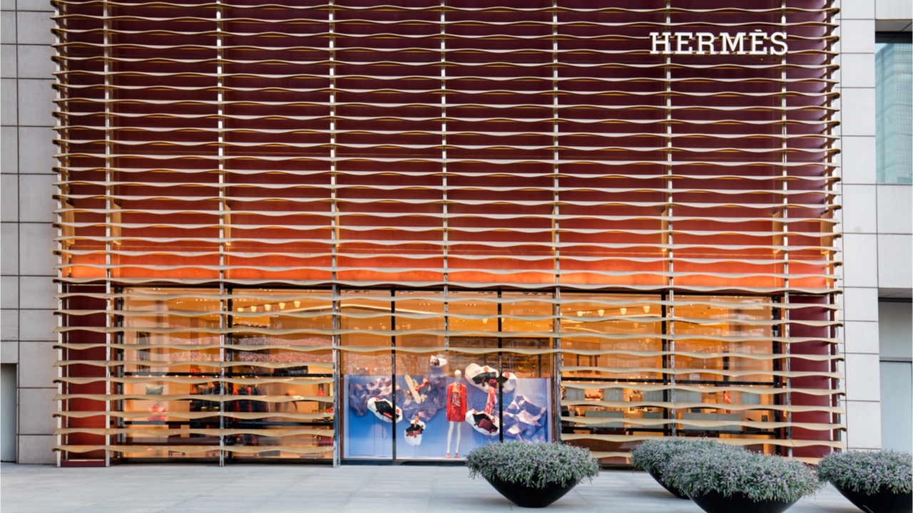 Title: Hermès Flagship Store: The Ultimate Destination for Tie Lovers