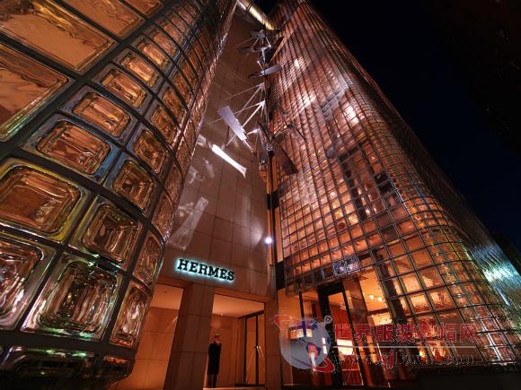 Title: Hermès Flagship Store: The Ultimate Destination for Tie Lovers