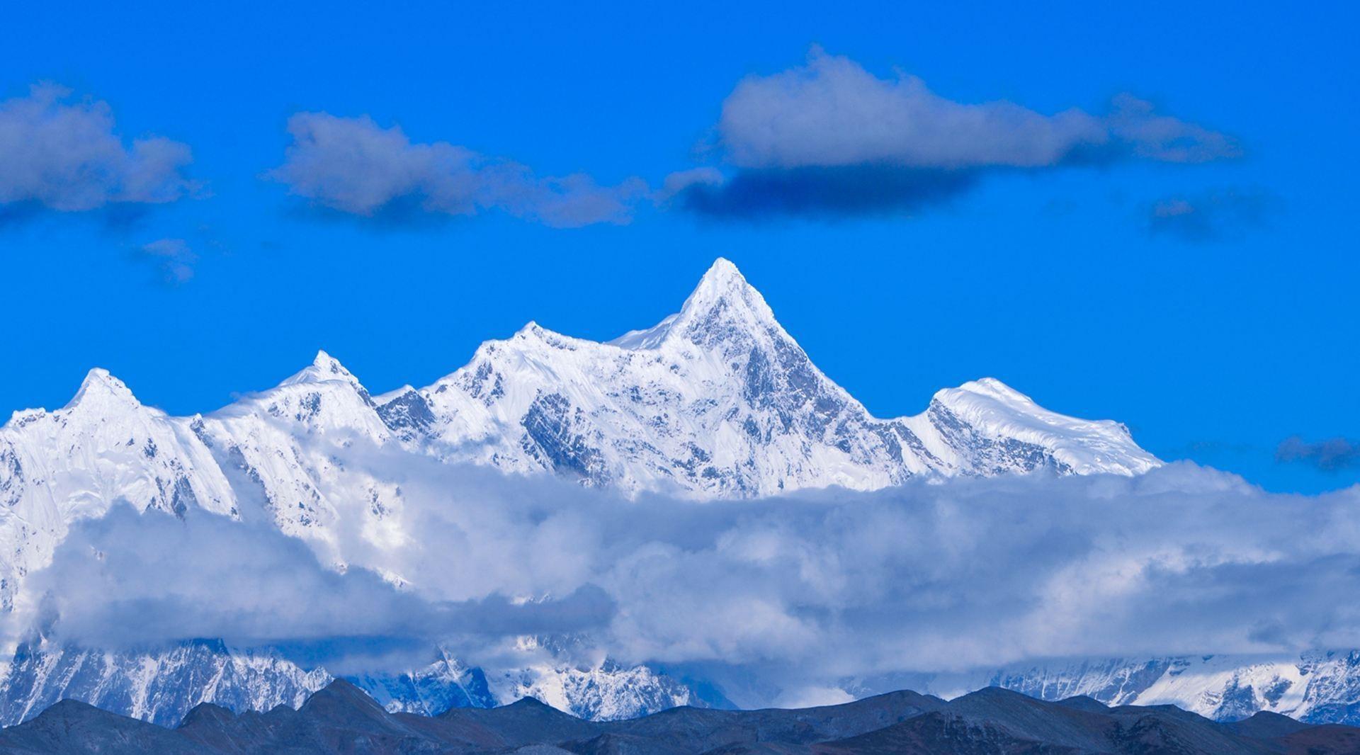 Title: The Unique Charm of Tibetan Blue Waistcoat and its Tie