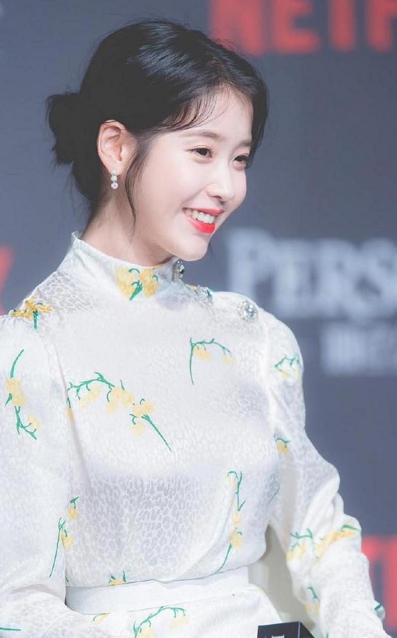 Title: The Elegance of an IU Westcoat and Tie