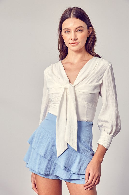 Title: The Unique Fashion of Tie-Less Sleeveless Blouses