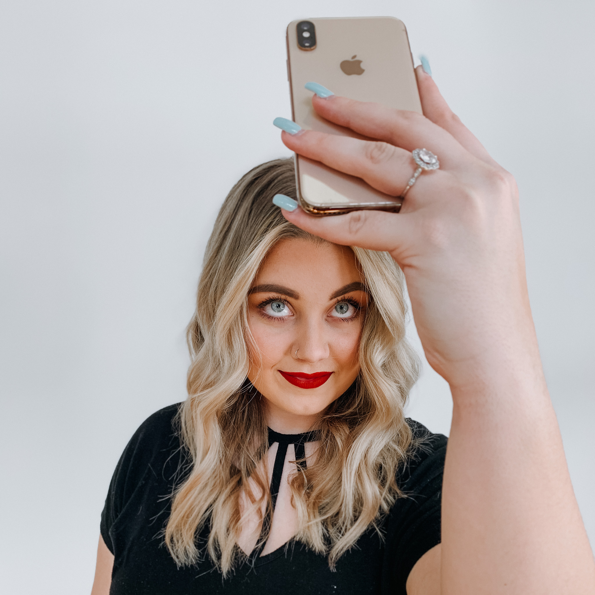 How to Pose for a Selfie with a Tie