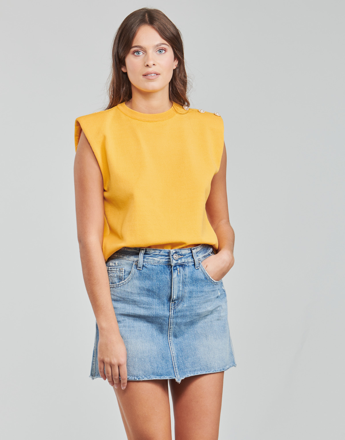 Recommendations for Brands Offering Yellow-Shirted, Tie-Wearing, Skirt-Wearing Fashion