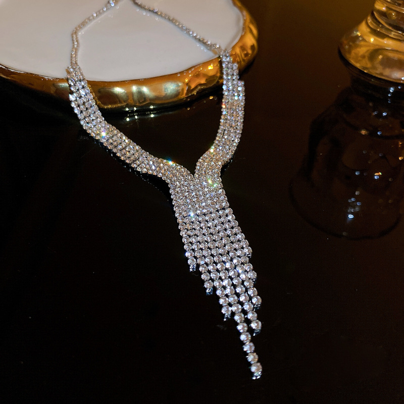 Exploring the Enigmatic allure of V-Neck Diamond Necklaces