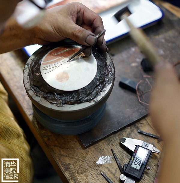 Dunhuang Tie Factory: Crafting Timeless elegance through Traditional Techniques