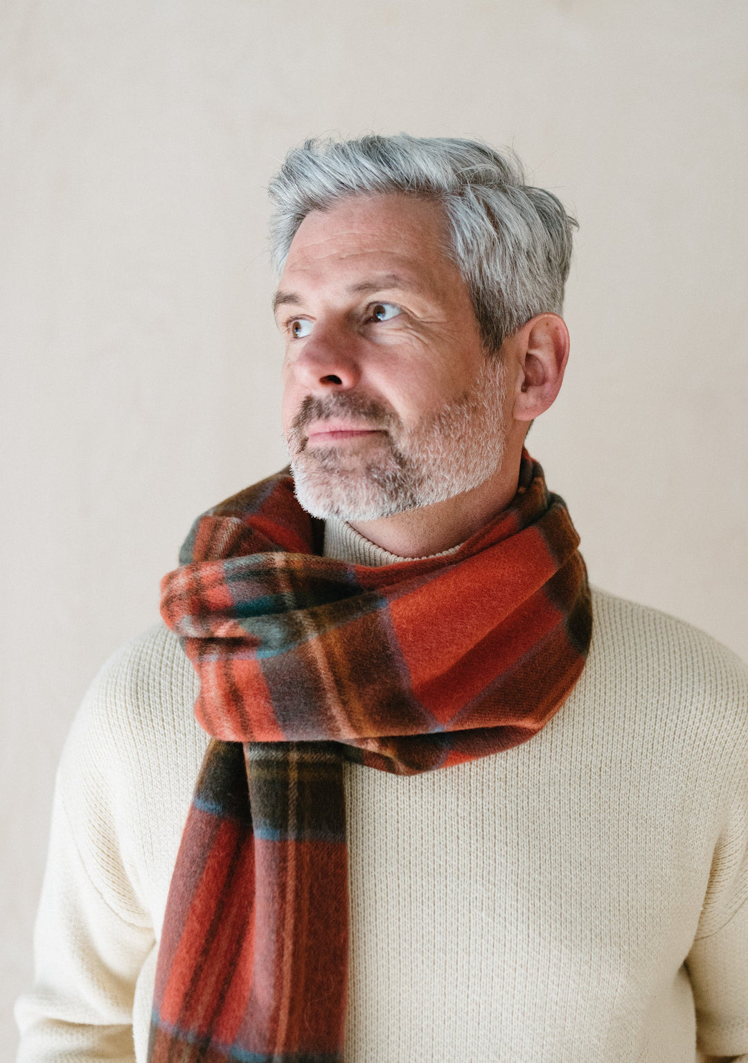 The Art of Mens Tie Knotting: A Guide to Wearing a Striped Scarf