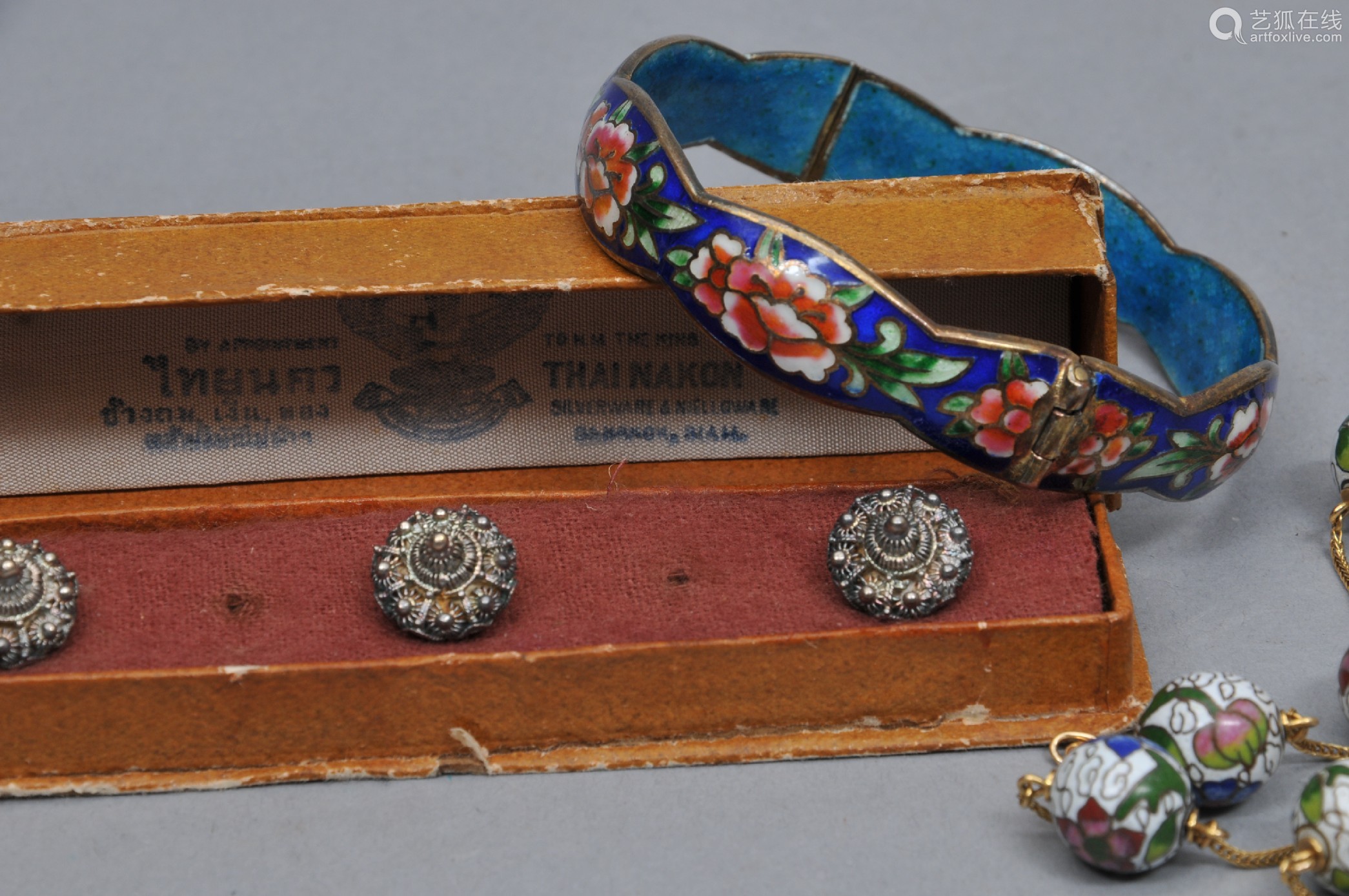 The Enigmatic Allure of Dynasty Ties: Unraveling the Mystique of Chinese Royalties Accessories