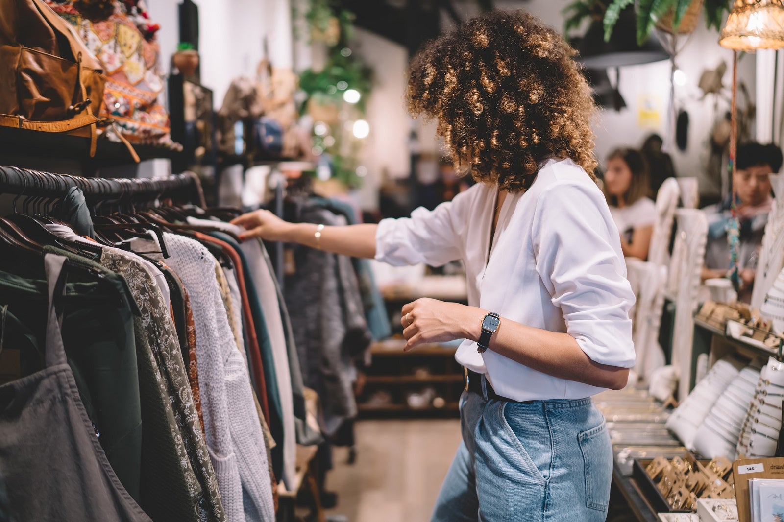 The art of tying a tie for shopkeepers