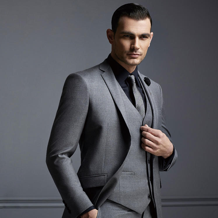 The Elegance of a Grey Suit with Tie: Brands and Styling Tips for Men