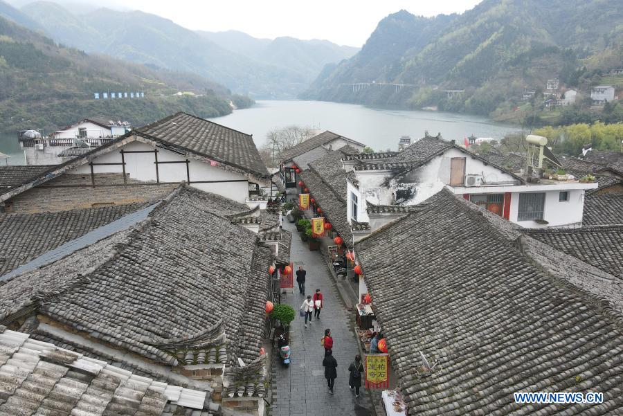 The Tie of Shunzhou Town