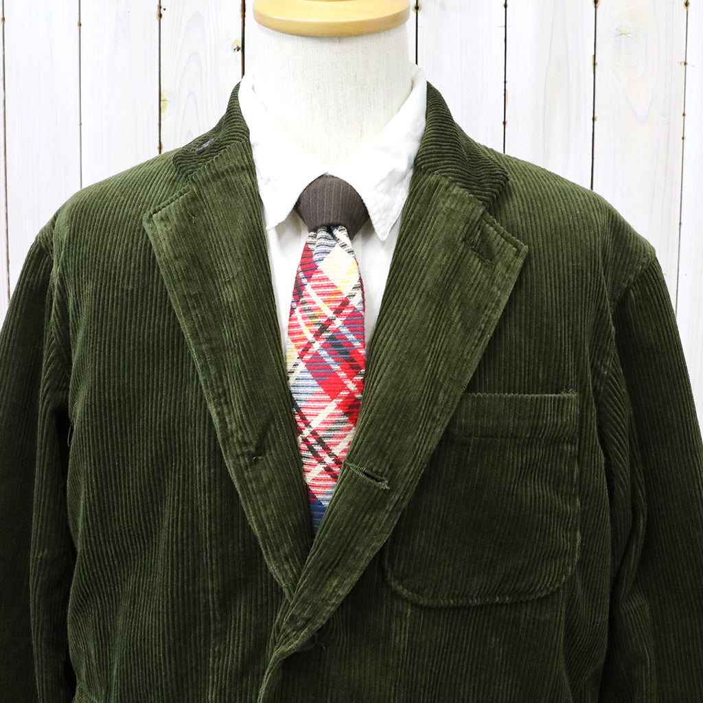 The Unique Charm of a Green Suit with a Tie