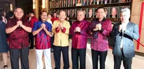 The Masterful Tie-Tie Guy: A Celebration of Chinese New Years Gala