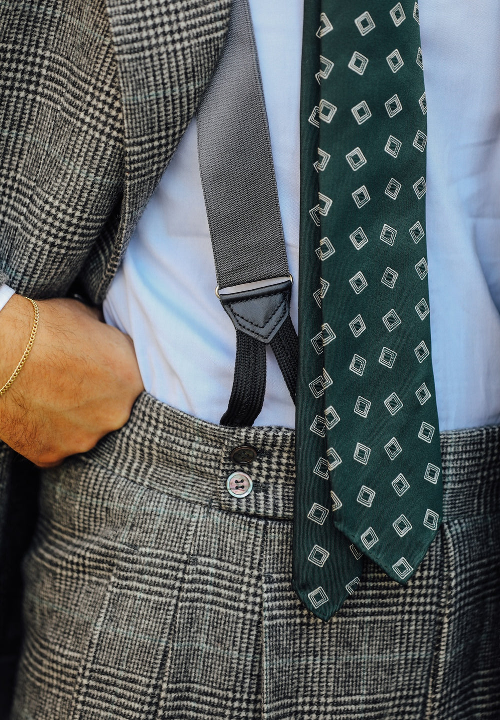 Crossed Collar Tie: A Style Guide for the Modern Male