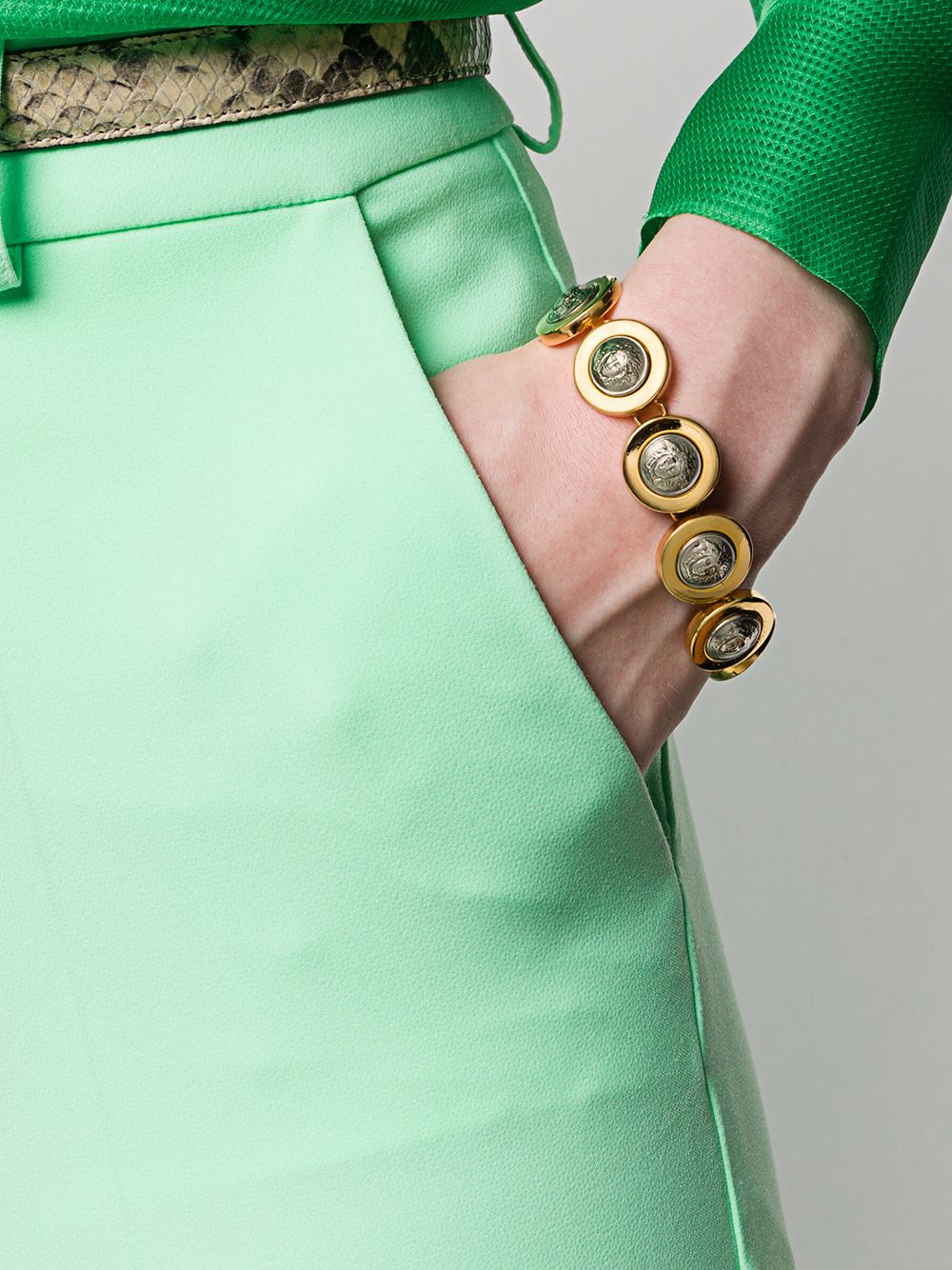 The Timeless Elegance of Pradas Green Tie: An Exploration of the Brands Classic Accessory