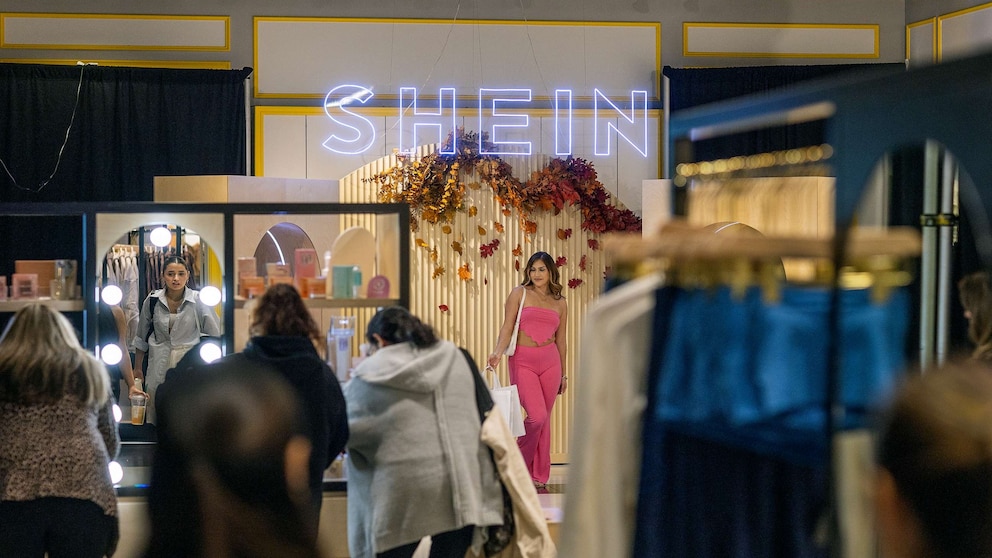 Chongqing: The Hub of Fashionable Tie Sales