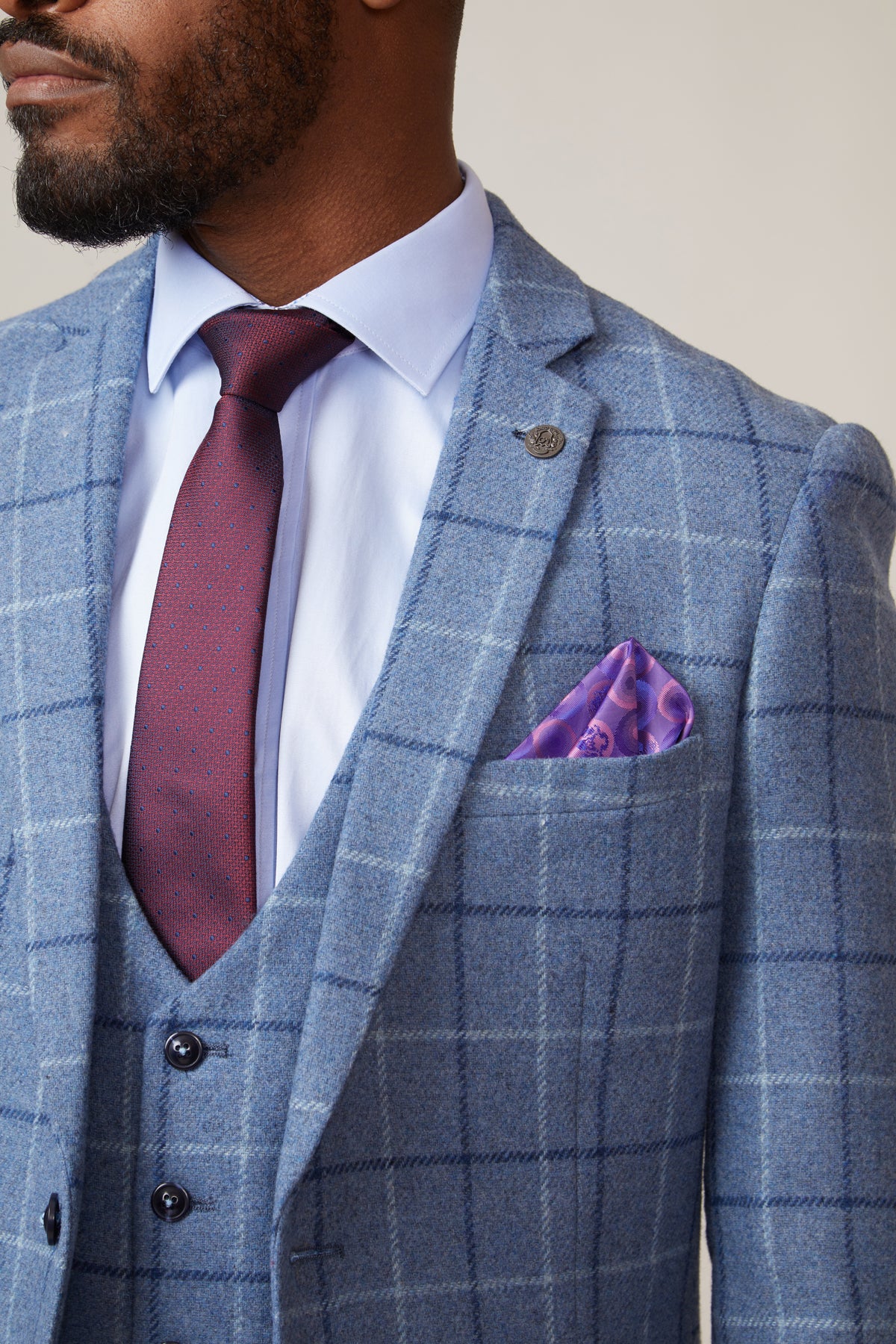 Colored Pearl Ties: A Fashionable Accessory for the Modern Man