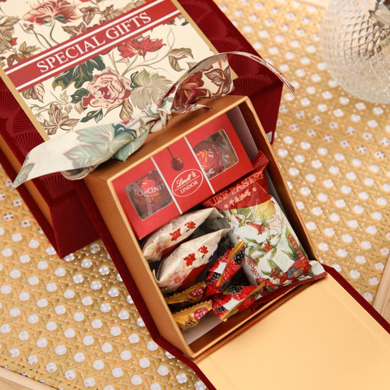 The Art of Gifting Cigar Boxes and Ties: A Perfect Blend of Style and Sophistication