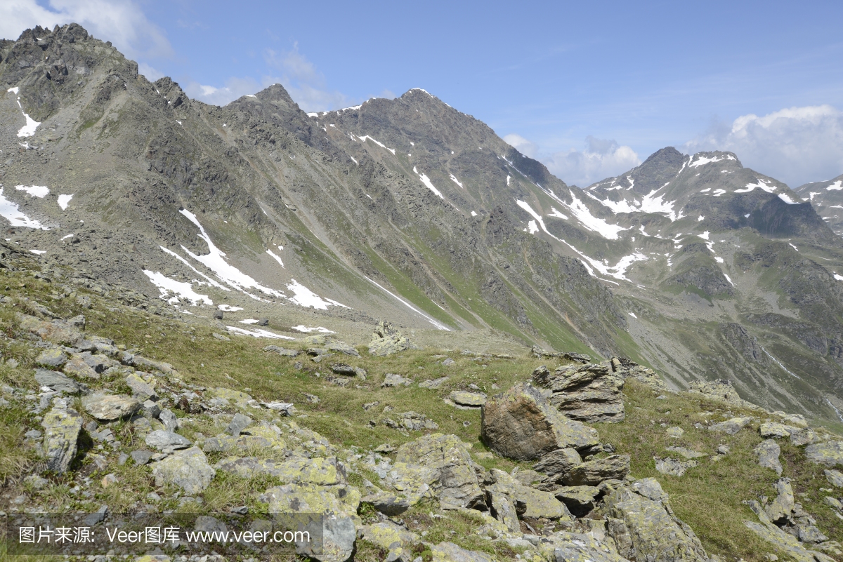 The Majestic Mountain Tie: A Tale of Adventure and Style