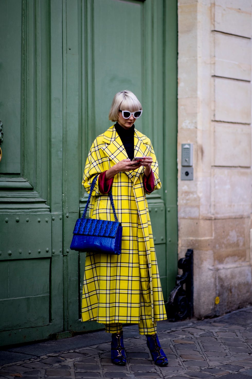 The Fashionable Yellow Tie: A Bold and Versatile Accessory for Any Occasion