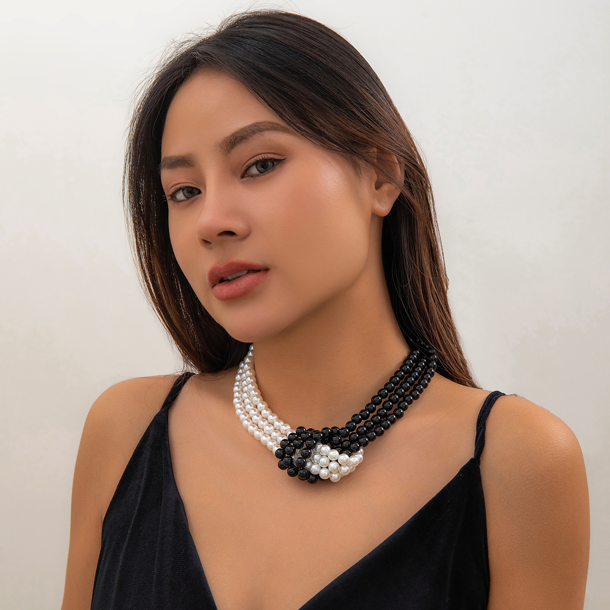 The Timeless Elegance of V-Shaped Pearl Chokers: A Celebration of Beauty and Class