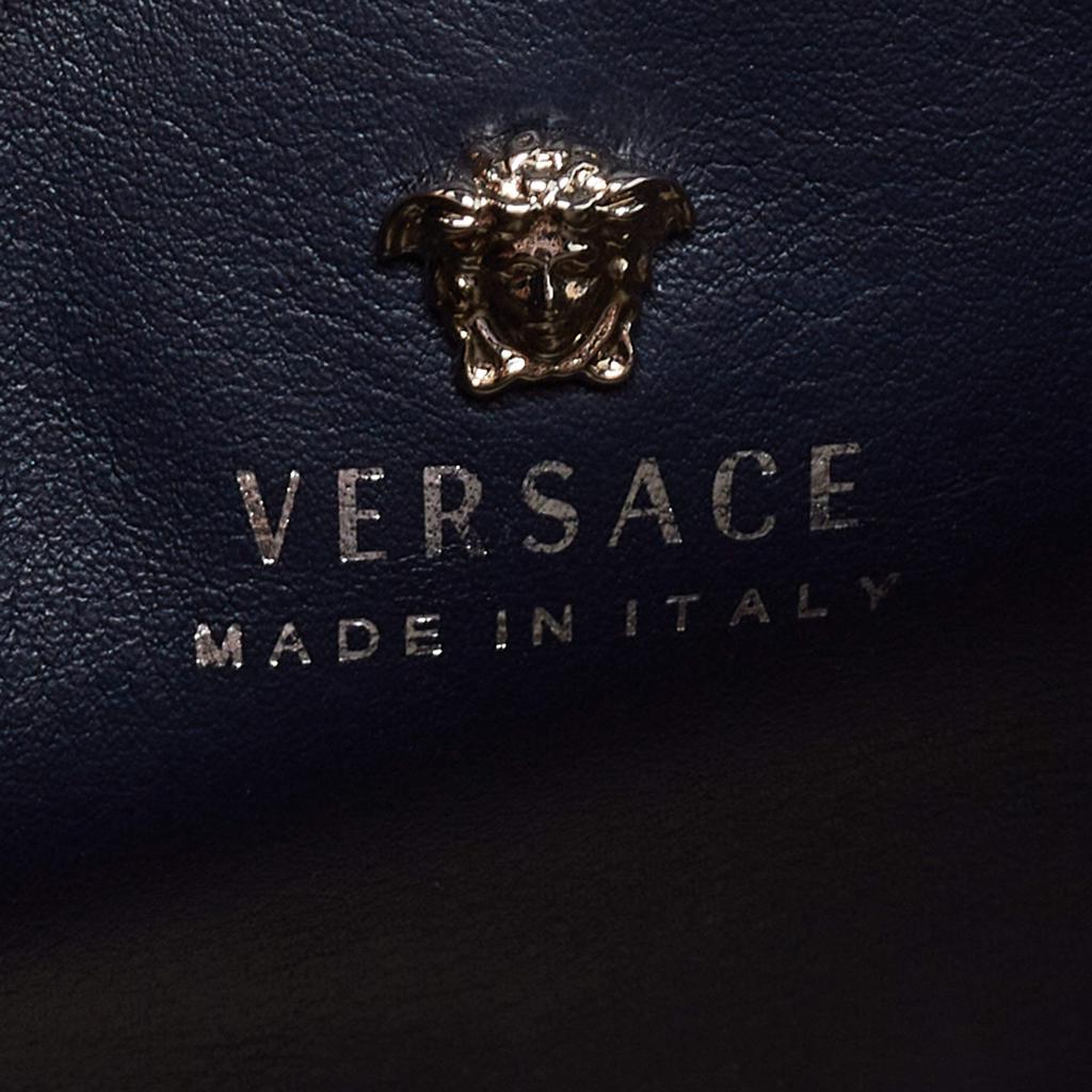 The Iconic Versace Ribbon Logo - A Cultural Icon of Fashion and Style