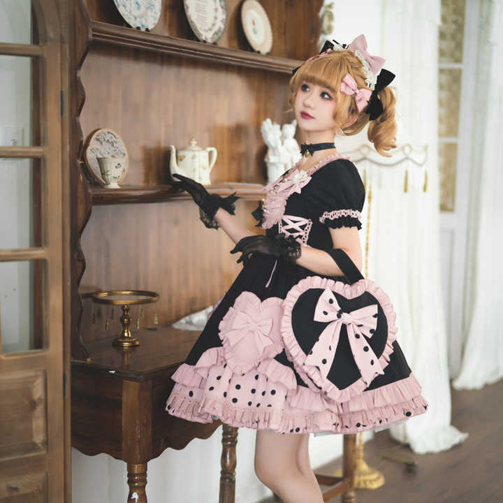 The Unique Charm of Lolita: How to Tie a Lolita Collar