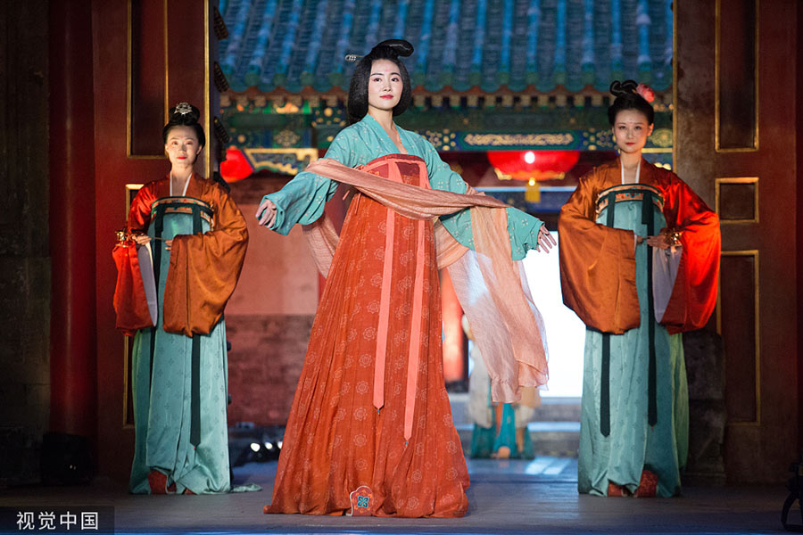 The Revival of Hanfu Fashion: The Unique Charm of Traditional Tie