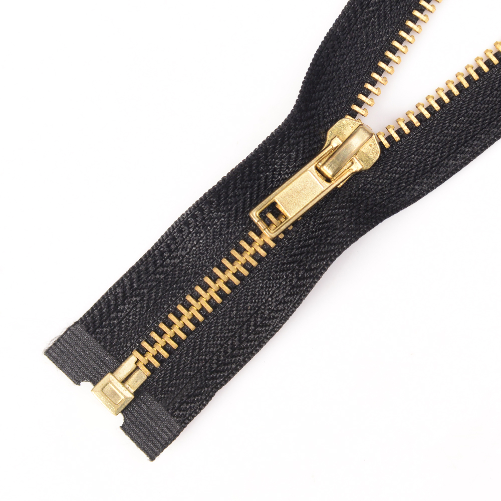 Zipper Tie: A Golden Elegance